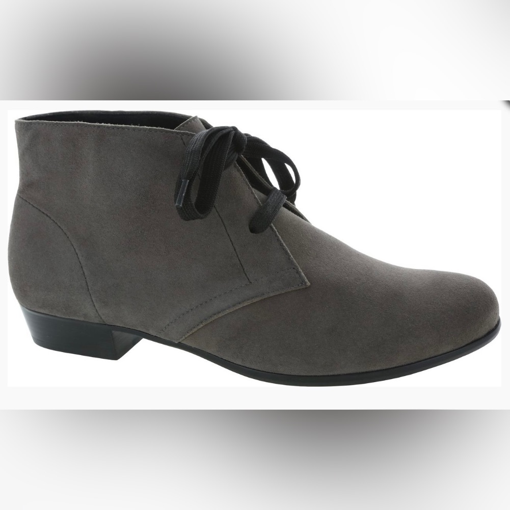 Munro Suede Shoes Size 9